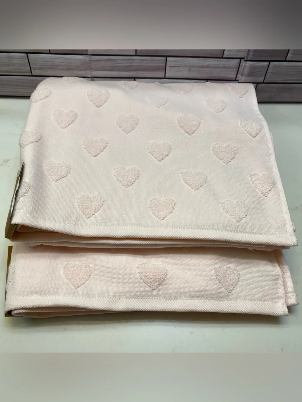 Cupcakes and Cashmere ❤️ 100% Cotton (2) Baby pink  Heart Bath Towels NWT